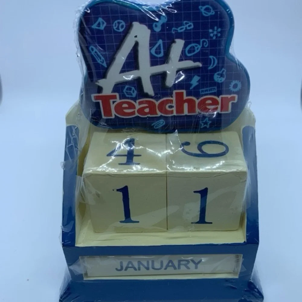A+ Teacher Wooden Desk Calendar NWOT Teacher Gift 🍎🎁